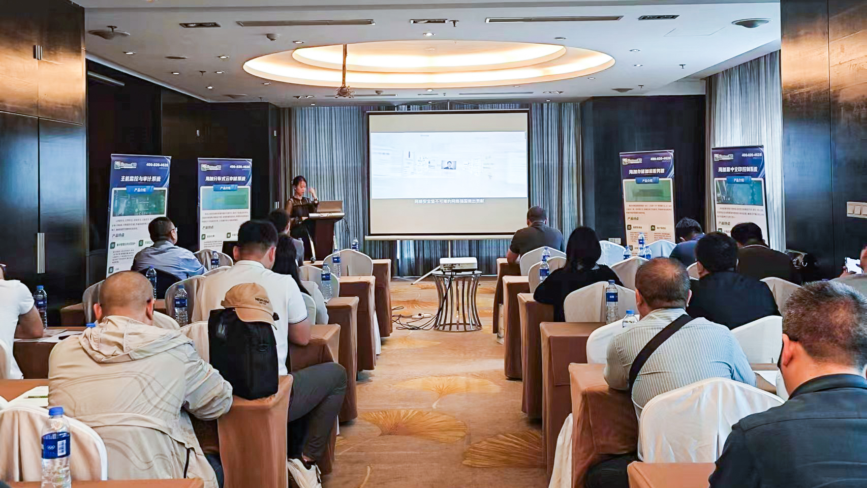 1686310064839006.jpg 刘祖琴开幕式主持.jpg